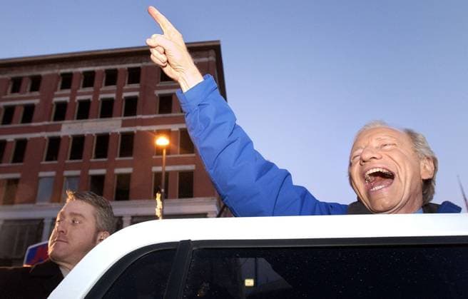 January 8, 2004, Manchester, New Hampshire, USA; Sen. JOE LIEBERMAN says goodbye to supporters after a Manchester, NH event. Lieberman is running in 3rd place before the Presidential primary s. Manchester USA - ZUMAerma 20040108_lie_c81_007 Copyright: xPrestonxGannawayx