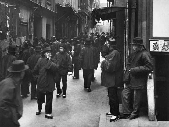 SAN FRANCISCO: CHINATOWN, 1898. Street of the gamblers (by day). View down Ross Alley in Chinatown, San Francisco, during the day. Photograph by Arnold Genthe, 1898.  Copyright: xGRANGERx xGRANGERx 0636688