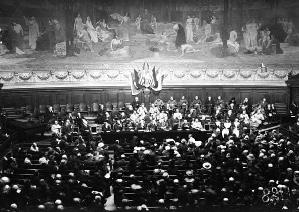 PARIS: SORBONNE, 1918. Grand Amphitheater of the Sorbonne in Paris, France, hosting an event in honor of the American Red Cross. Photograph, 23 October 1918.  Copyright: xGRANGERx xGRANGERx 0642294