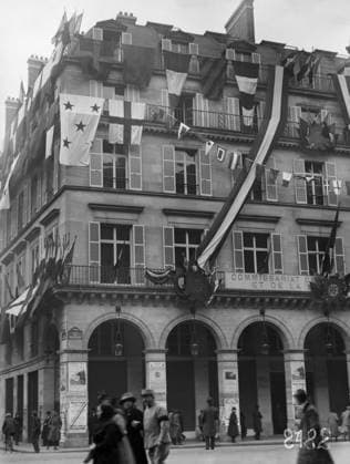 WWI: ARMISTICE, 1918. Building on the Rue de Castiglione decorated in celebration of the armistice between the Allies and Germany, Paris, France. Photograph, 11 November 1918.  Copyright: xGRANGERx xGRANGERx 0642299