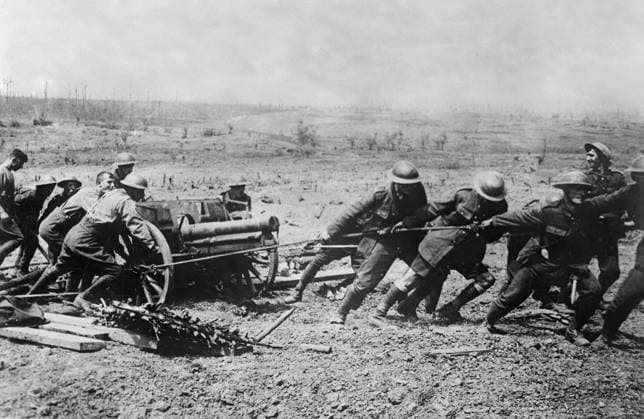 WWI: BATTLE OF MESSINES, 1917. British soldiers move a captured German field gun near Wytschaete, Flanders during the Battle of Messines. Photograph by John Warwick Brooke, 10 June 1917.  Copyright: xGRANGERx xGRANGERx 0644682