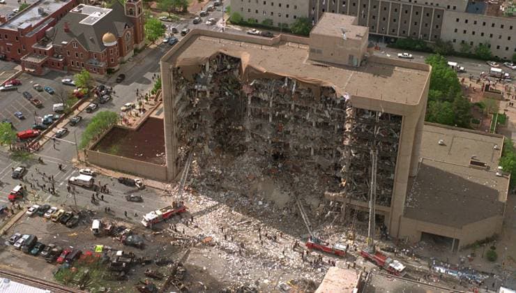 OKLAHOMA CITY BOMBING, 1995. Aftermath of the bombing of the Alfred P. Murrah Federal Building in Oklahoma City, Oklahoma by Timothy McVeigh, 19 April 1995. Photograph.  Copyright: xGRANGERx xGRANGERx 1031876