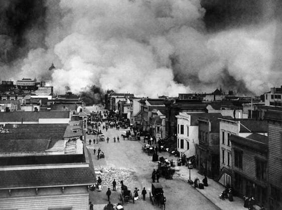 SAN FRANCISCO EARTHQUAKE. The Mission District in San Francisco burning in the aftermath of the earthquake of 18 April 1906. Photograph.  Copyright: xGRANGERx xGRANGERx 1032451