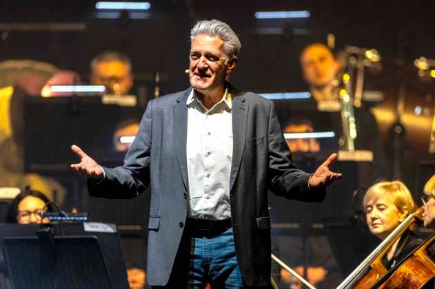 Max Moor beim Konzert The Music of Hans Zimmer & John Williams mit dem Kyiv Camerata & National Presidential Orchestra in der Messehalle. Erfurt, 28.03.2024