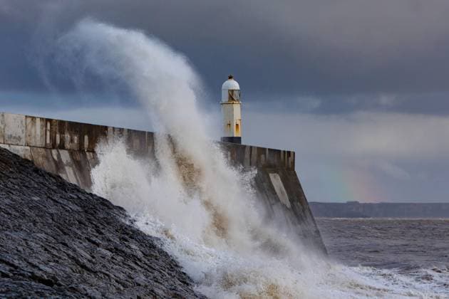 Bilder des Jahres 2024, News 03 März News Themen der Woche KW13 At Porthcawl breakwater, Wales, on the incoming high tide during Storm Nelson, it wasn?t only waves that were crashing over the lighthouse, but rainbows too. As the evening sunlight was catching the sea spray, rainbows were revealed, seemingly to arch over the lighthouse and breakwater. Where: Porthcawl, Wales, United Kingdom When: 28 Mar 2024 Credit: Joann Randles Cover Images EDITORIAL USE ONLY. NOT FOR USE BY NEWSPAPERS BASED IN THE UK. Copyright: xx coverimg53606109