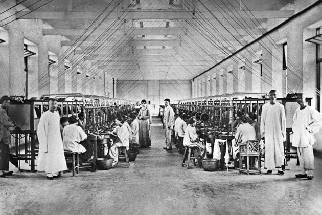 China: Jardine Silk Factory, Shanghai, c. 1910. The European manager and his wife pose for a photograph among the rows of silk reeling machines International attention to Shanghai grew in the 19th century due to its economic and trade potential at the Yangtze River. During the First Opium War (1839 1842), British forces temporarily held the city. The war ended with the 1842 Treaty of Nanjing, opening Shanghai and other ports to international trade. In 1863, the British settlement, located to the south of Suzhou creek (Huangpu district), and the American settlement, to the north of Suzhou creek (Hongkou district), joined in order to form the International Settlement.<br ><br > The French opted out of the Shanghai Municipal Council, and ma Copyright: xxPicturesxFromxHistoryx