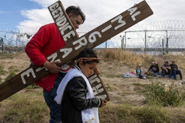 March 29, 2024: The Mexican Association oÂngeles Mensajeros organized the celebration of the Via Crucis with migrants living in the middle of the Rio Bravo, awaiting the opportunity to cross into the United States. Some participated by carrying the cross, while many others simply observed - ZUMAp241 20240329_zip_p241_003 Copyright: xDavidxPeinadox