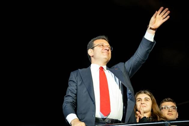 News Themen der Woche KW13 776127342 Istanbul Metropolitan Municipality Mayor Ekrem Imamoglu is making a statement regarding the victory of elections at the Sarachane square on March 31, 2024 Istanbul Istanbul Turkey Copyright: xYagizxGurtugx