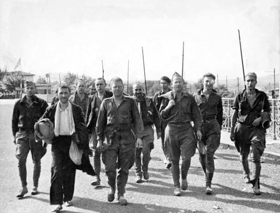 Spain: American prisoners of war, presumably members of the Abraham Lincoln Brigade, released by Nationalist forces at Hendaya, Spain, 1938 The Abraham Lincoln Brigade was a group of volunteers from the United States who served in the Spanish Civil War as soldiers, technicians, medical personnel and aviators fighting for Spanish Republican forces as part of the International Brigades, against the Fascist forces of Francisco Franco and the Spanish Nationalists.<br ><br > Of the approximately 2,800 American volunteers, between 750 and 800 were killed in action or died of wounds or sickness. Copyright: xxPicturesxFromxHistoryx
