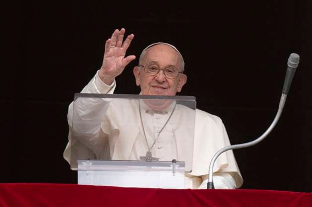 News Themen der Woche KW14 Pope Francis Leads The Angelus Prayer - Vatican Pope Francis delivers his blessing to the faithful during the Angelus prayer at St Peter s square in Vatican, on April 01, 2024. Photo by Vatican Media Catholic Press Photo IPA ABACAPRESS.COM Vatican City Vatican (or Holy See)  Copyright: xIPA ABACAx