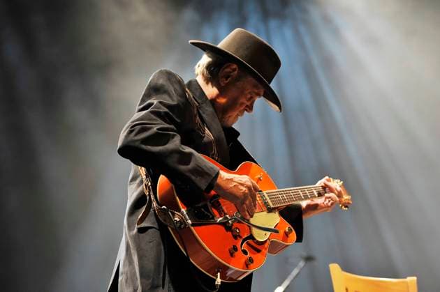 Duane Eddy plays The Royal Festival Hall Duane Eddy plays The Royal Festival Hall, London 2 October 2010. Picture by , Credit:Awais Butt Avalon 0542861498