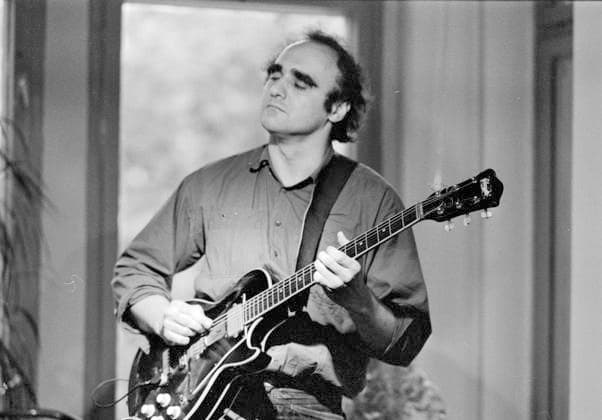 Jo Sachse 24.06.1992, Chemnitz, Helmut Joe Sachse (* 28. Oktober 1948 in Mittweida) ist ein deutscher Jazzgitarrist *** Jo Sachse 24 06 1992, Chemnitz, Helmut Joe Sachse October 28, 1948 in Mittweida is a German jazz guitarist