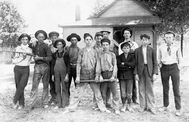 USA: A baseball team composed mostly of child labourers from a glassmaking factory. Indiana, August 1908 Lewis Wickes Hine (September 26, 1874 November 3, 1940) was an American sociologist and photographer. Hine used his camera as a tool for social reform. His photographs were instrumental in changing the child labor laws in the United States. Copyright: xLewisxHinexPicturesxFromxHistoryx