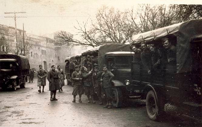 Servicemen seated in a truck departing from Laguardia during the Spanish Civil War., 12 1938 (b w photo) 1249926 Servicemen seated in a truck departing from Laguardia during the Spanish Civil War., 12 1938 (b w photo) by Unknown photographer, (20th century); (add.info.: Unidentified Author Spain); Fratelli Alinari Museum Collections, Florence, Italy. Copyright: xFratellixAlinarixMuseumxCollections,xFlorence,xItalyx xBridgemanxImagesx 1249926