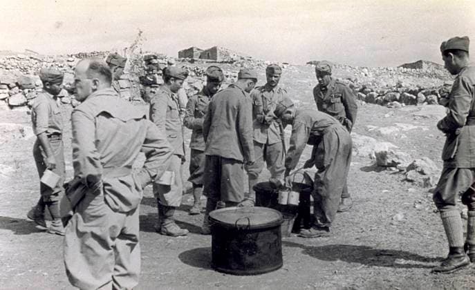 A few Italian soldiers photographed during the distribution of mess. In the foreground a large pot with cover set on the ground can be seen. A soldier is filling the mess-tins to be distributed to the waiting soldiers from another pot, 07 1938 (b w photo) 1250078 A few Italian soldiers photographed during the distribution of mess. In the foreground a large pot with cover set on the ground can be seen. A soldier is filling the mess-tins to be distributed to the waiting soldiers from another pot, 07 1938 (b w photo) by Unknown photographer, (20th century); (add.info.: Unidentified Author Spain); Fratelli Alinari Museum Collections, Florence, Italy. Copyright: xFratellixAlinarixMuseumxCollections,xFlorence,xItalyx xBridgemanxImagesx 1250078
