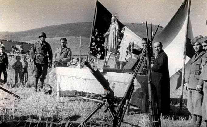 Snapshot taken during mass at the Italian military camp in Alba in Spain, in the course of the Spanish civil war, in August 1938. A few Italian soldiers, some Spanish children and a priest are around a table which is covered with white cloth and serves as altar. On top of it are the missal on a lectern, candelabras, a crucifix and a statuette of the Madonna. Behind them are the Italian and Spanish flags (b w photo) 1250081 Snapshot taken during mass at the Italian military camp in Alba in Spain, in the course of the Spanish civil war, in August 1938. A few Italian soldiers, some Spanish children and a priest are around a table which is covered with white cloth and serves as altar. On top of it are the missal on a lectern, candelabras, a cru Copyright: xFratellixAlinarixMuseumxCollections,xFlorence,xItalyx xBridgemanxImagesx 1250081