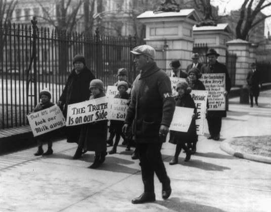 Picket at the White House about wage cuts in the textile industry,1926 (b w photo) 3617876 Picket at the White House about wage cuts in the textile industry,1926 (b w photo) by American Photographer, (20th century); Private Collection; (add.info.: Adults and children from Passaic, New Jersey picket the White House following President Coolidge s refusal to listen to their complaints about wage cuts in the textile industry). Copyright: xBridgemanxImagesx 3617876