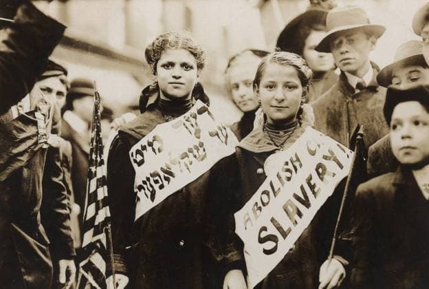 Protest against child labor in a New York parade, 1909 (b w photo) 5053976 Protest against child labor in a New York parade, 1909 (b w photo) by Bain, George Grantham - Bain News Service (1865-1944); Private Collection; (add.info.: ABOLISH CHILD SLAVERY!! in English and Yiddish). Copyright: xBridgemanxImagesx 5053976