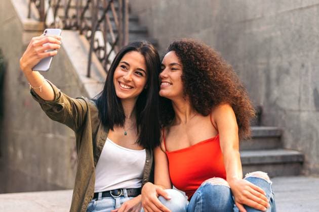 liebe,partnerschaft,lesbisch,selfie,zuneigung,beziehung,beziehungen,partnerschaften,gay,gays,homo,homosexualität,homosexuell,lesbe,lgbt,lgbtq,fotografieren,selbstportrait,selbstportraits,selbstporträt,selbstporträts,selfies ** love,relationship,lesbian,selfie,loves,relationships,relationsships,gay,lesbians,lgbt 539-lrn ,model released, Symbolfoto