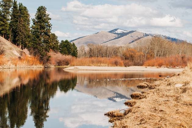 Creative Highlights World Mount Sentinel with river in the fall in Missoula, Montana Missoula, Montana, United States R_VBED240402D-1381341-01