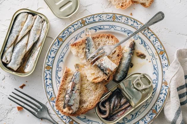 sardinen,belegtes brot,sardinendose,sardine,belegte brote,sardinen dose ** sardines,sandwich,sardinendose,sandwichs 539-o6o