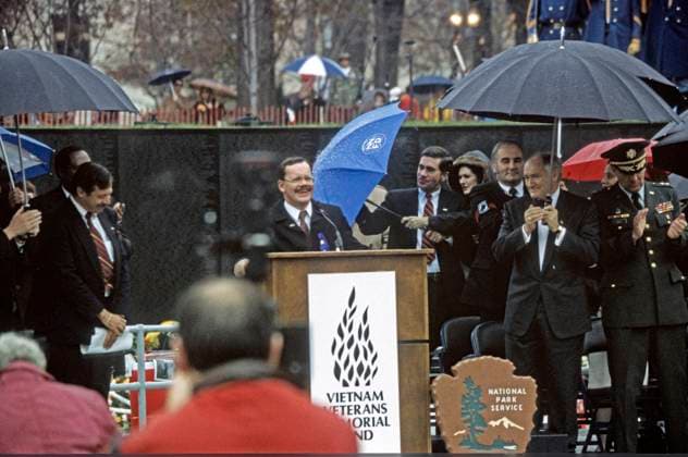10th Anniversary Commemoration at the Vietnam Veterans Memorial Terry Anderson, former hostage and Vietnam Veteran delivers the keynote address at the Vietnam Veterans Memorial in commemoration of Veterans Day and the 10th Anniversary of the memorial in Washington, DC on Wednesday, November 11, 1992. Photos by Howard L. Sachs CNP Washington District of Columbia United States of America EDITORIAL USE ONLY Copyright: xx 61556-04 HowardxL.xSachsx cnpphotos166504