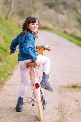 mädchen,fahrradfahren,kinderfahrrad,fahrradfahrer,radeln,radfahren,radfahrer,fahrrad,fahrräder,kinderfahrräder ** girl,cycling,children bicycle,girls,bike,children bicycles 539-p26 ,model released, Symbolfoto