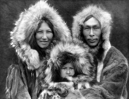 USA Alaska: An Inupiat Eskimo family group including mother, father, and son, Noatak, Edward Sheriff Curtis, c. 1929 The Inupiat are an Alaskan Native people, whose traditional territory spans Norton Sound on the Bering Sea to the Canada United States border. Their current communities include seven Alaskan villages in the North Slope Borough, affiliated with the Arctic Slope Regional Corporation; eleven villages in Northwest Arctic Borough; and sixteen villages affiliated with the Bering Straits Regional Corporation.<br ><br > Culturally, Inupiat are divided into two regional hunter-gatherer groups: the Tagiugmiut ( sea people ), living on or near the north Alaska coast, and the Nunamiut ( land people ), living in interior Alaska. Copyright: xEdwardxSheriffxCurtisxPicturesxFromxHistoryx