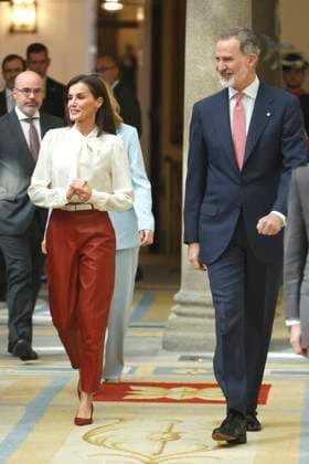 Royals At National Sports Awards - Madrid Queen Letizia and King Felipe on their arrival at the presentation of the National Sports Awards 2022 at the El Pardo Royal Palace, on April 4, 2024, in Madrid (Spain). The National Sports Awards 2022 are convened annually by the Consejo Superior de Deporte (CSD), in order to expressly recognize individuals and entities that, either by their direct activity or personal initiative, or as participants in the development of sports policy, have contributed in an outstanding way to promote or disseminate the physical-sports activity. Photo by Antonio Gutierrez Europa Press ABACAPRESS.COM Madrid Spain  Copyright: xEuropaxPress ABACAx