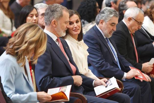 Royals At National Sports Awards - Madrid King Felipe, Queen Letizia and the President of the Consejo Superior de Deportes, Josà Manuel Rodriguez Uribes, during the presentation of the National Sports Awards 2022 at the Palacio Real El Pardo, on April 4, 2024, in Madrid (Spain). The National Sports Awards 2022 are convened annually by the Consejo Superior de Deporte (CSD), in order to expressly recognize individuals and entities that, either by their direct activity or personal initiative, or as participants in the development of sports policy, have contributed in an outstanding way to promote or disseminate the physical-sports activity. Photo by Antonio Gutierrez Europa Press ABACAPRESS.COM Madrid Spain Copyright: xEuropaxPress ABACAx