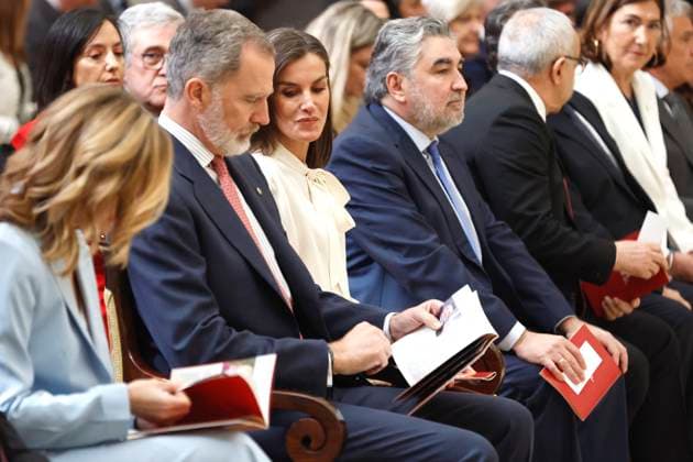 Royals At National Sports Awards - Madrid King Felipe, Queen Letizia and the President of the Consejo Superior de Deportes, Josà Manuel Rodriguez Uribes, during the presentation of the National Sports Awards 2022 at the Palacio Real El Pardo, on April 4, 2024, in Madrid (Spain). The National Sports Awards 2022 are convened annually by the Consejo Superior de Deporte (CSD), in order to expressly recognize individuals and entities that, either by their direct activity or personal initiative, or as participants in the development of sports policy, have contributed in an outstanding way to promote or disseminate the physical-sports activity. Photo by Antonio Gutierrez Europa Press ABACAPRESS.COM Madrid Spain Copyright: xEuropaxPress ABACAx