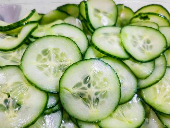 IMAGO Creative, Food, Gurkensalat Gurke, Salatgurke, Schlangengurke (Cucumis sativus), Gurkenscheiben, Gurkensalat cucumber (Cucumis sativus), cucumber slices, cucumber salad BLWS707103 *** Cucumber, Cucumber, Snake cucumber Cucumis sativus , Cucumber slices, Cucumber salad Cucumber Cucumis sativus , Cucumber slices, Cucumber Salad BLWS707103 Copyright: xblickwinkel Steidix