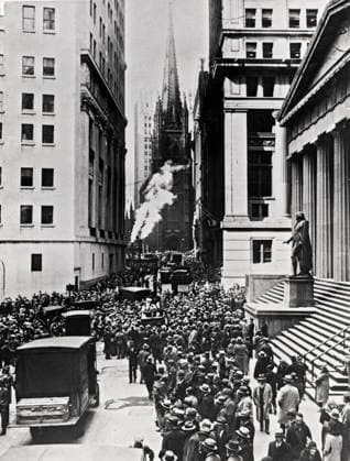 RECORD DATE NOT STATED Wall Street Crash Of 1929 New York, New York, October 29, 1929, Throngs of worried people and investors gather on Wall Street in front of the New York Stock Exchange on Black Tuesday, the day of the Stock Market crash. Copyright: Â¬ xUnderwoodxArchives 990_05_9-US-NYC-FD_48HR