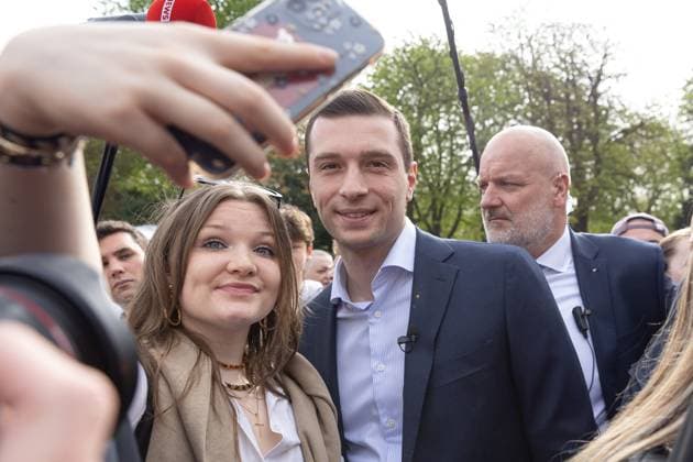 Jordan Bardella Visits Cambrai Market - France French far-right Rassemblement National (RN) party President and RN top candidate for the European elections Jordan Bardella meets residents and traders at the Cambrai market as part of the RN European legislative campaign , in Cambrai, France, 06 April 2024. Photo by SÃ bastien Courdji ABACAPRESS.COM Cambrai France  Copyright: xCourdjixSebastien ABACAx