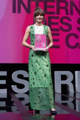 Pink Carpet - 7th Canneseries International Festival - Day 2 - Cannes Winner of the Rising Star Award, Ella Purnell on stage during the 7th Canneseries International Festival on April 06, 2024 in Cannes, France. Photo by David NIVIERE ABACAPRESS.COM CANNES France  Copyright: xNivierexDavid ABACAPRESS.COMx