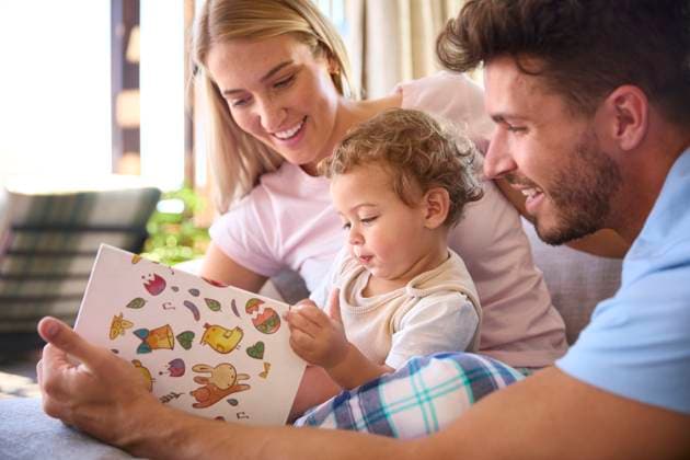 kleinkind,eltern,bilderbuch,1 bis 3 jahre,1-3 jahre,kind,kinder,kleinkinder,bilderbücher,buch,bücher,kinderbuch,kinderbücher ** toddler,parent,picture book,infant,infants,toddlers,parents,picture books mmq-14sl ,model released, Symbolfoto