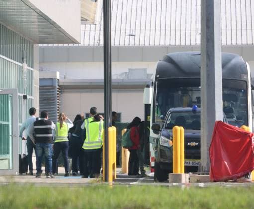 News Bilder des Tages FUNCIONARIOS-MEXICANOS-ABANDONAN-ECUADOR Tababela, domingo 7 de abril del 2024 Funcionarios de la Embaja de MÃ xico, en el Aeropuerto Mariscal Sucre, abandonan el Ecuador, desde la sala Protocolar, con destino a su pais. Fotos:Rolando Enriquez API Tababela Pichincha Ecuador POL-FUNCIONARIOS-MEXICANOS-ABANDONAN-ECUADOR-4790a8968a6d25b63ab01ab306c59cc5 Copyright: xROLANDOxENRIQUEZx