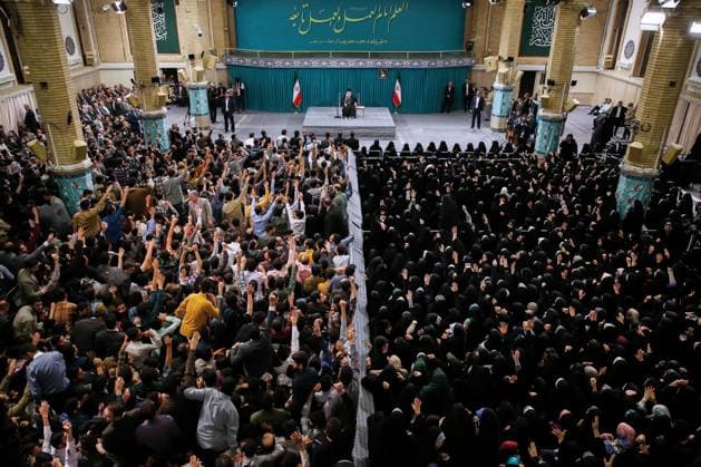 News Themen der Woche KW14 News Bilder des Tages April 7, 2024, Tehran, Iran: Iranian Supreme Leader Ayatollah ALI KHAMENEI speaks during a meeting with university students and representatives from student associations in Tehran. Tehran Iran - ZUMAi98_ 20240407_zih_i98_010 Copyright: xIranianxSupremexLeader SxOfficex