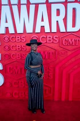 April 7, 2024, Austin, Tx, United States: R&B singer ROBERTA LEE walks the red carpet and poses for photographs prior to the CMT Music Awards show at Austin s Moody Center on April 6, 2024. Austin United States - ZUMAd150 20240407_znp_d150_003 Copyright: xBobxDaemmrichx