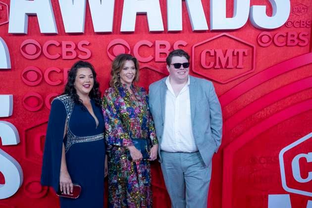 April 7, 2024, Austin, Tx, United States: The family of deceased singer Toby Keith poses on the red carpet for photographs prior to the CMT Music Awards show at Austin s Moody Center on April 6, 2024. Austin United States - ZUMAd150 20240407_znp_d150_040 Copyright: xBobxDaemmrichx