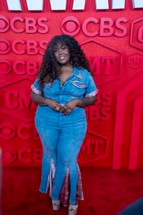 April 7, 2024, Austin, Tx, United States: Singer BRITTNEY SPENCE poses on the red carpet for photographs prior to the CMT Music Awards show at Austin s Moody Center on April 6, 2024. Austin United States - ZUMAd150 20240407_znp_d150_060 Copyright: xBobxDaemmrichx