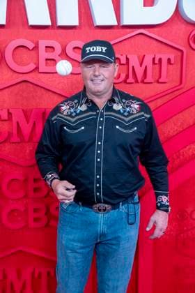 April 7, 2024, Austin, Tx, United States: Guest presenter ROGER CLEMENS walks the red carpet and poses for photographs prior to the CMT Music Awards show at Austin s Moody Center on April 6, 2024. Austin United States - ZUMAd150 20240407_znp_d150_081 Copyright: xBobxDaemmrichx