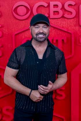 April 7, 2024, Austin, Tx, United States: Host CODY ALAN walks the red carpet and poses for photographs prior to the CMT Music Awards show at Austin s Moody Center on April 6, 2024. Austin United States - ZUMAd150 20240407_znp_d150_085 Copyright: xBobxDaemmrichx