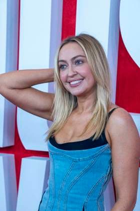 April 7, 2024, Austin, Tx, United States: Guest BRANDI CYRUS walks the red carpet and poses for photographs prior to the CMT Music Awards show at Austin s Moody Center on April 6, 2024. Austin United States - ZUMAd150 20240407_znp_d150_088 Copyright: xBobxDaemmrichx