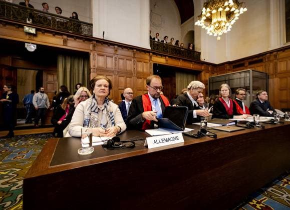 Bilder des Jahres 2024, News 04 April News Themen der Woche KW15 News Bilder des Tages THE HAGUE - Germany s Director General of Legal Affairs Tania von Uslar-Gleichen (l) during a hearing at the International Court of Justice (ICJ) in the case brought by Nicaragua against Germany over the financial and military aid the European country provides to Israel and the elimination of subsidies to the aid organization UNRWA. According to Nicaragua, Germany is violating the 1948 Genocide Convention and the 1949 Geneva Conventions on the laws of war in the occupied Palestinian territories. ANP ROBIN VAN LONKHUIJSEN netherlands out - belgium out  Copyright: xx x495497759x originalFilename: 495497759.jpg