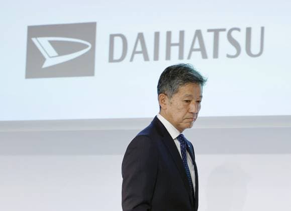 News Themen der Woche KW15 News Bilder des Tages Daihatsu announces new management policy Daihatsu Motor Co. President Masahiro Inoue leaves after holding a press conference in Tokyo on April 8, 2024. The automaker released the same day a new management policy following its safety testing scandal.  A14AA0002682331P