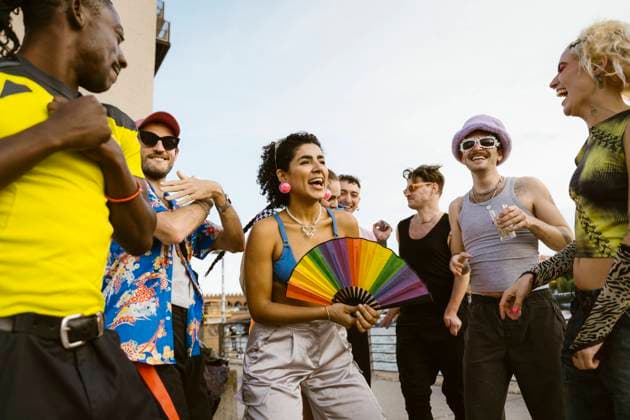 Creative Highlights Symbolbilder Happy non-binary person having fun while dancing amidst friends in city Germany, Berlin, model released Copyright: xMaskotx , MA108333 MA108333