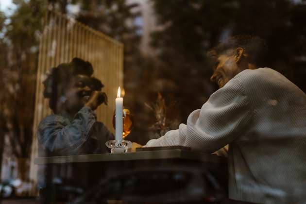 Low angle view of happy multiracial couple having fun during date at restaurant Germany, Berlin, model released, property released Copyright: xMaskotx , MA108411 MA108411