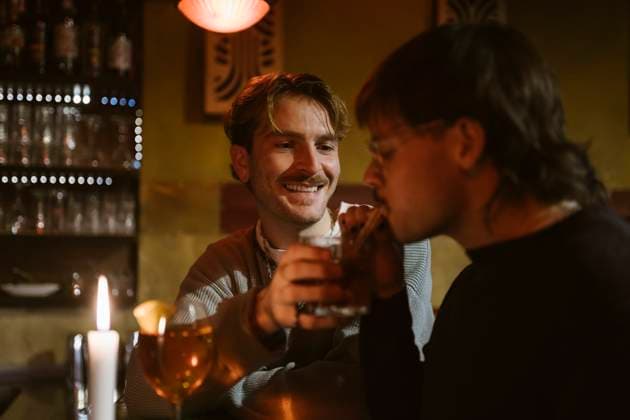 Gay man tasting boyfriend s drink at bar Germany, Berlin, model released, property released Copyright: xMaskotx , MA108447 MA108447