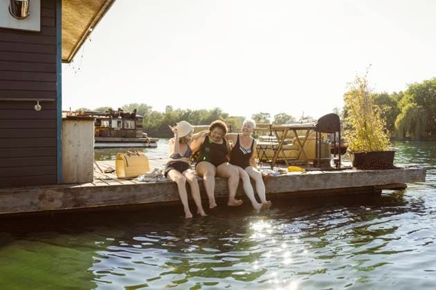 Happy senior female friends enjoying together during vacation on houseboat Germany, Berlin, model released, property released Copyright: xMaskotx , MA108712 MA108712